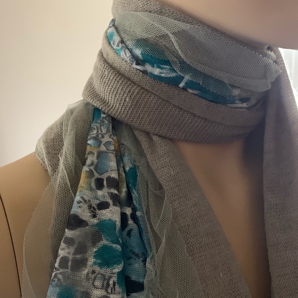 Beautiful scarf - Picture 2 of 8